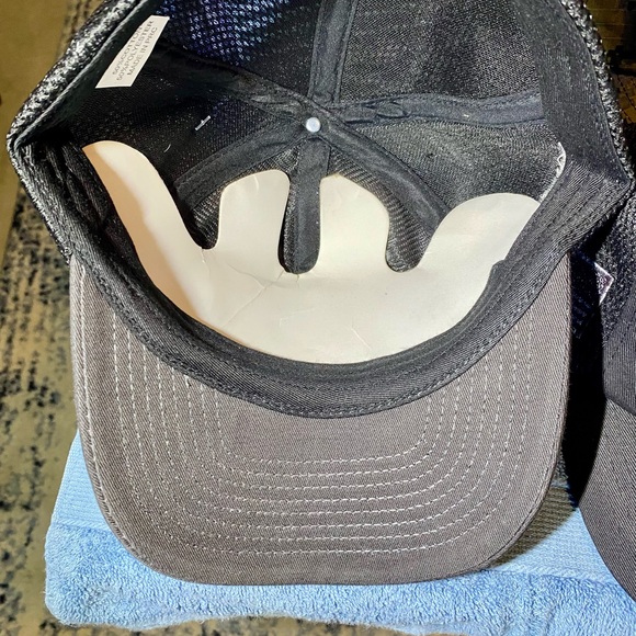 Lot of 6 Unisex trucker hats. Brand new, with hook and loop US flag. - Picture 5 of 7